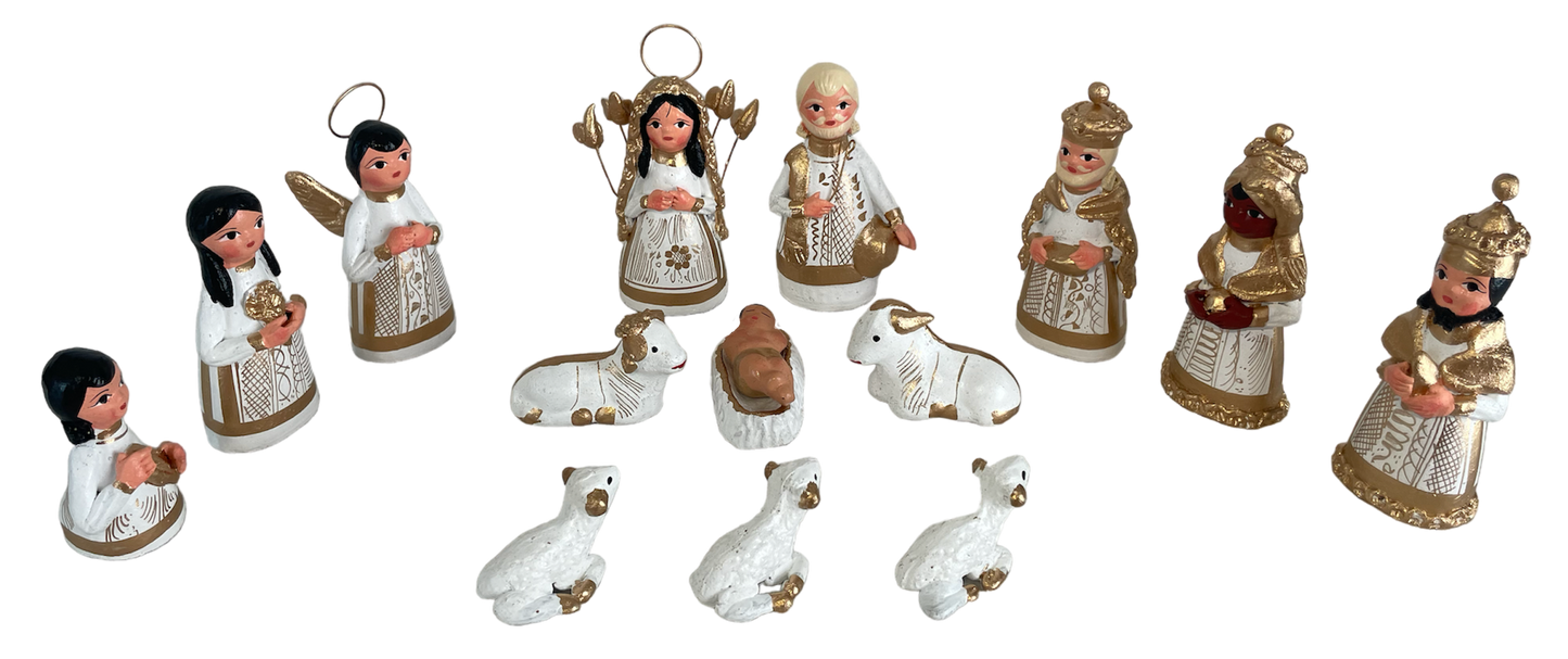 Crèche moyenne 14 santons, blanche et dorée (11 cm).