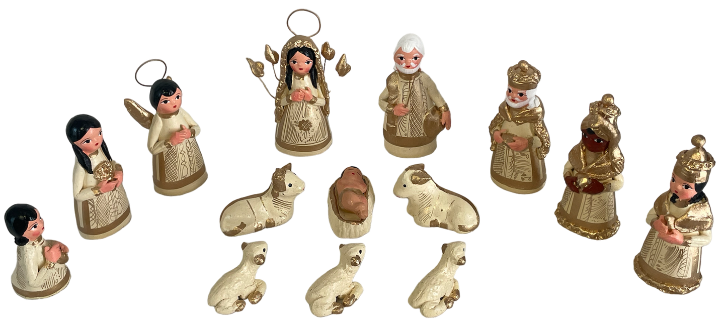 Crèche moyenne 14 santons, créme et dorée (11 cm).