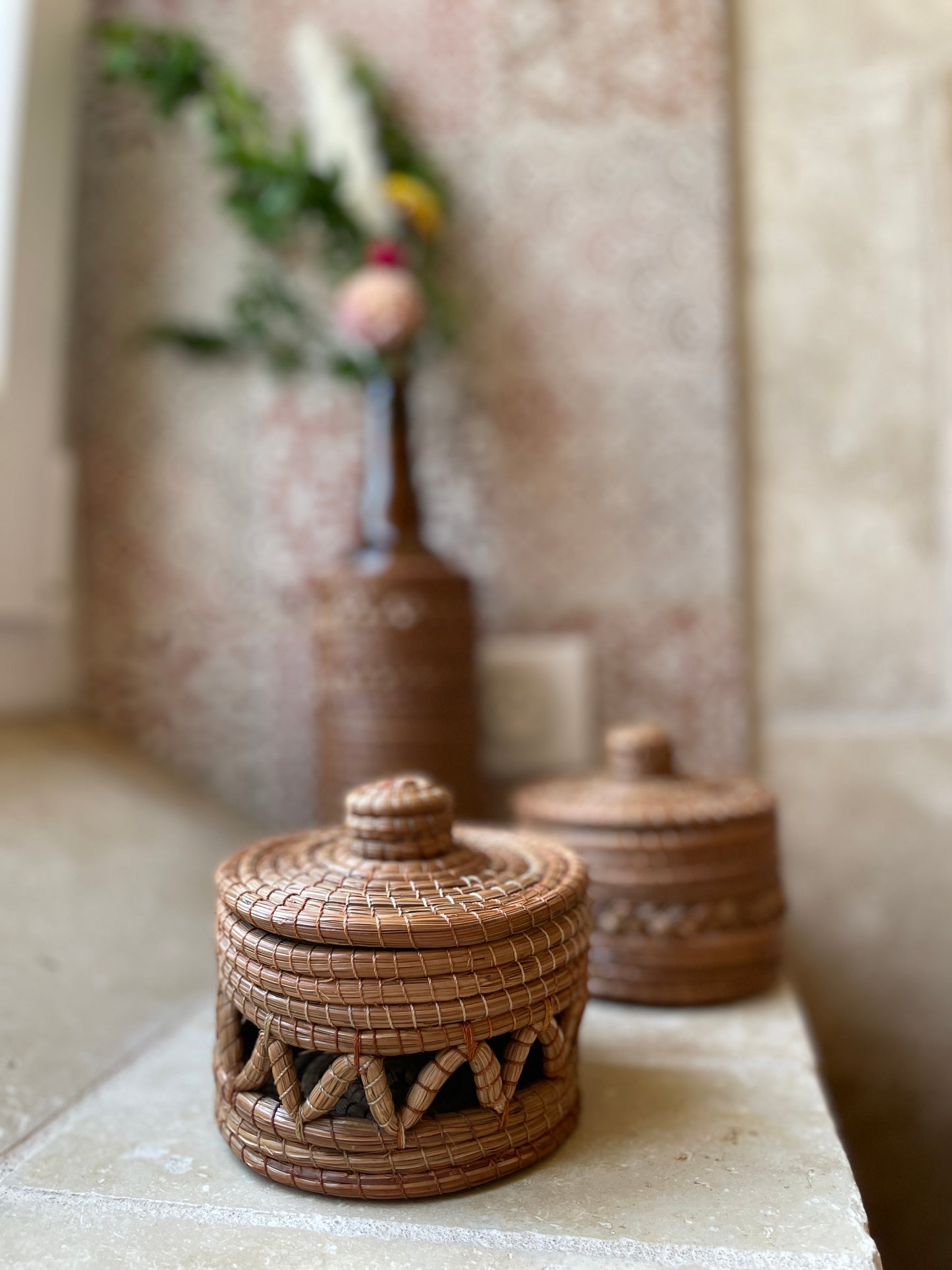 Pot avec couvercle, tresse, Ø12 H8, aiguilles de pin