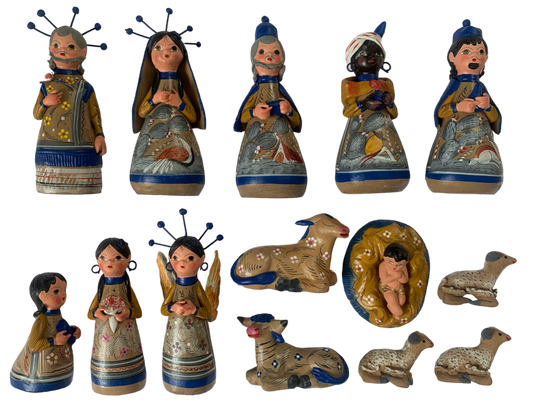 Large nativity scene with 14 figurines, blue